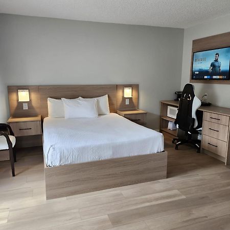 Paradise Motel Sicamous Bagian luar foto