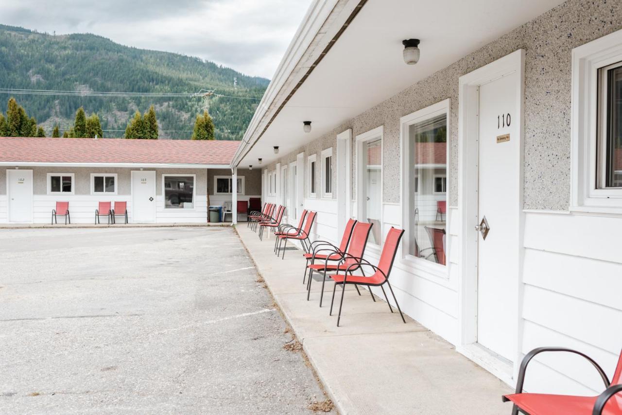 Paradise Motel Sicamous Bagian luar foto