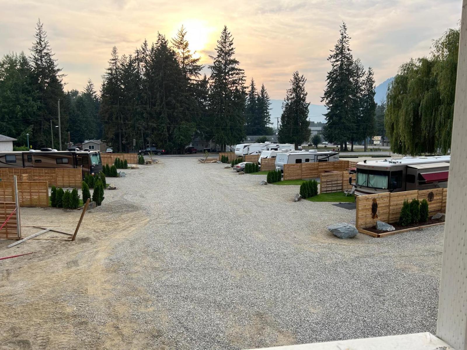 Paradise Motel Sicamous Bagian luar foto