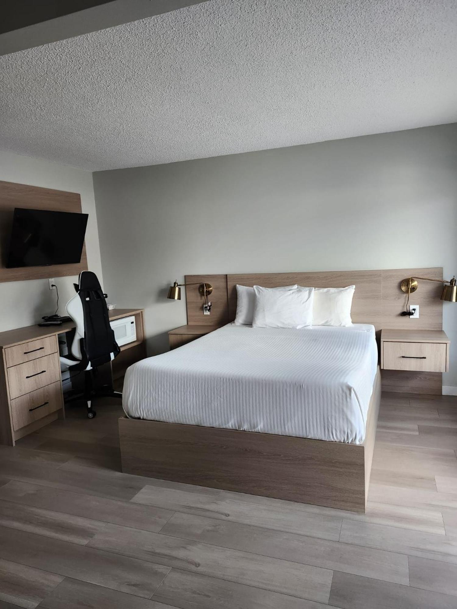 Paradise Motel Sicamous Bagian luar foto